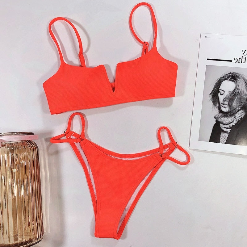 Burq | - Braziliaanse bikini met V-hals