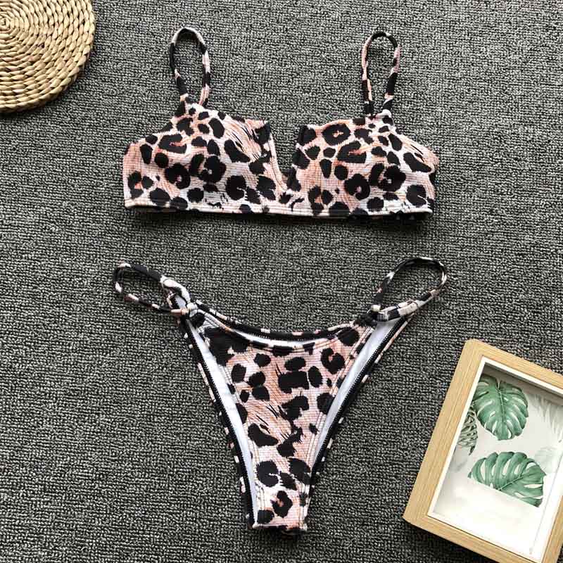 Burq | - Braziliaanse bikini met V-hals