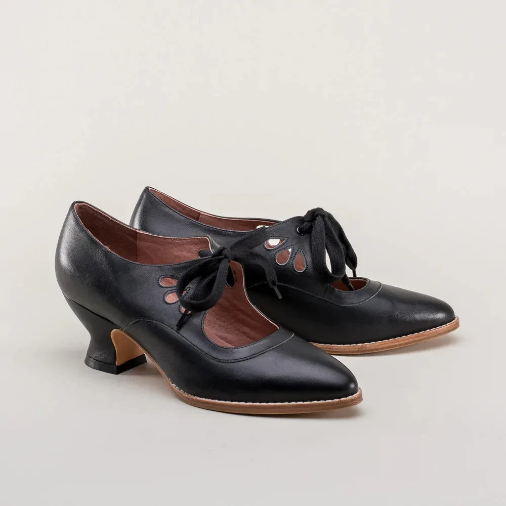 Burq | Elegante retro schoenen met lage hak