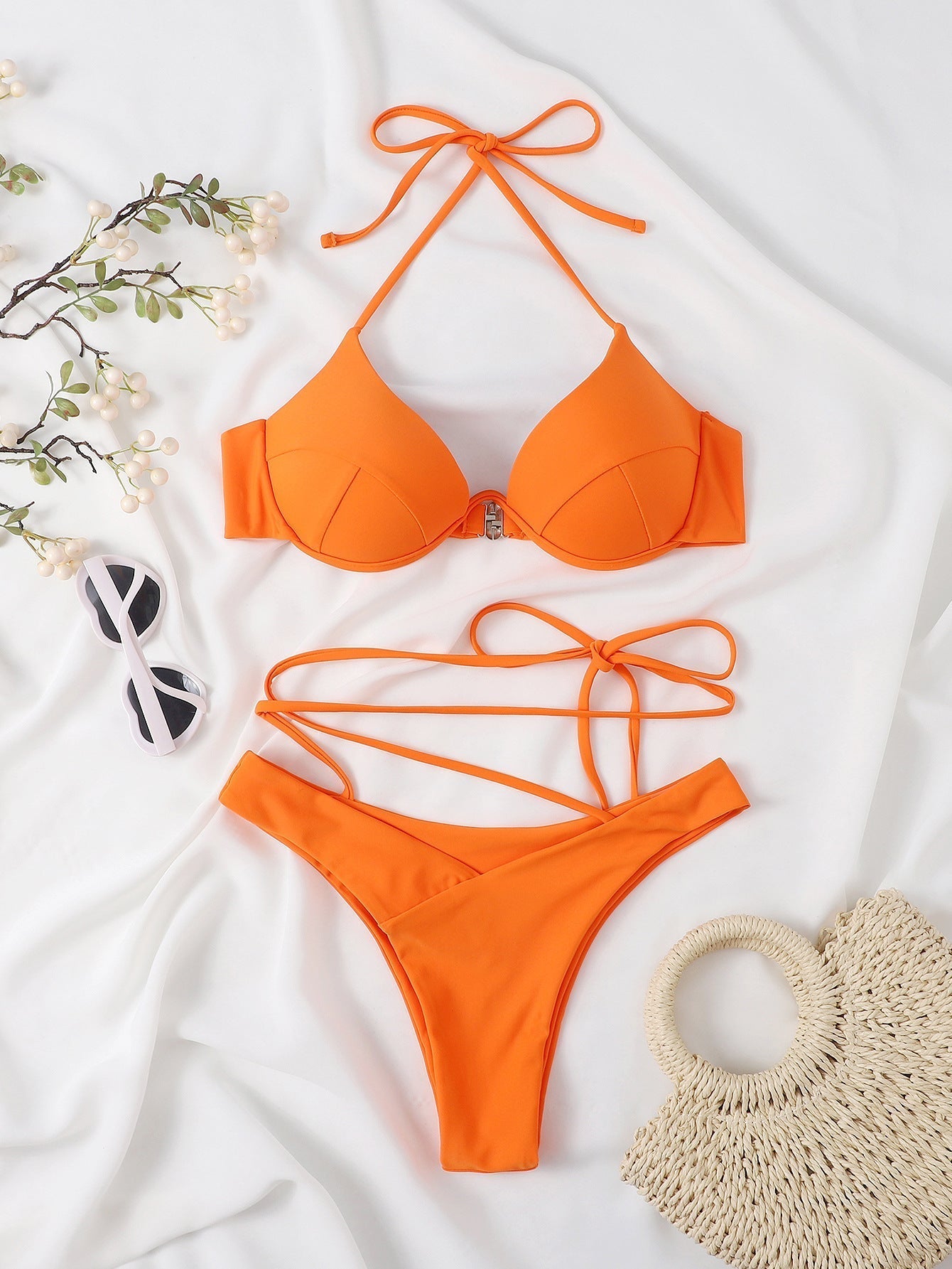 Burq | Nieuwe bikiniset voor dames verdeeld