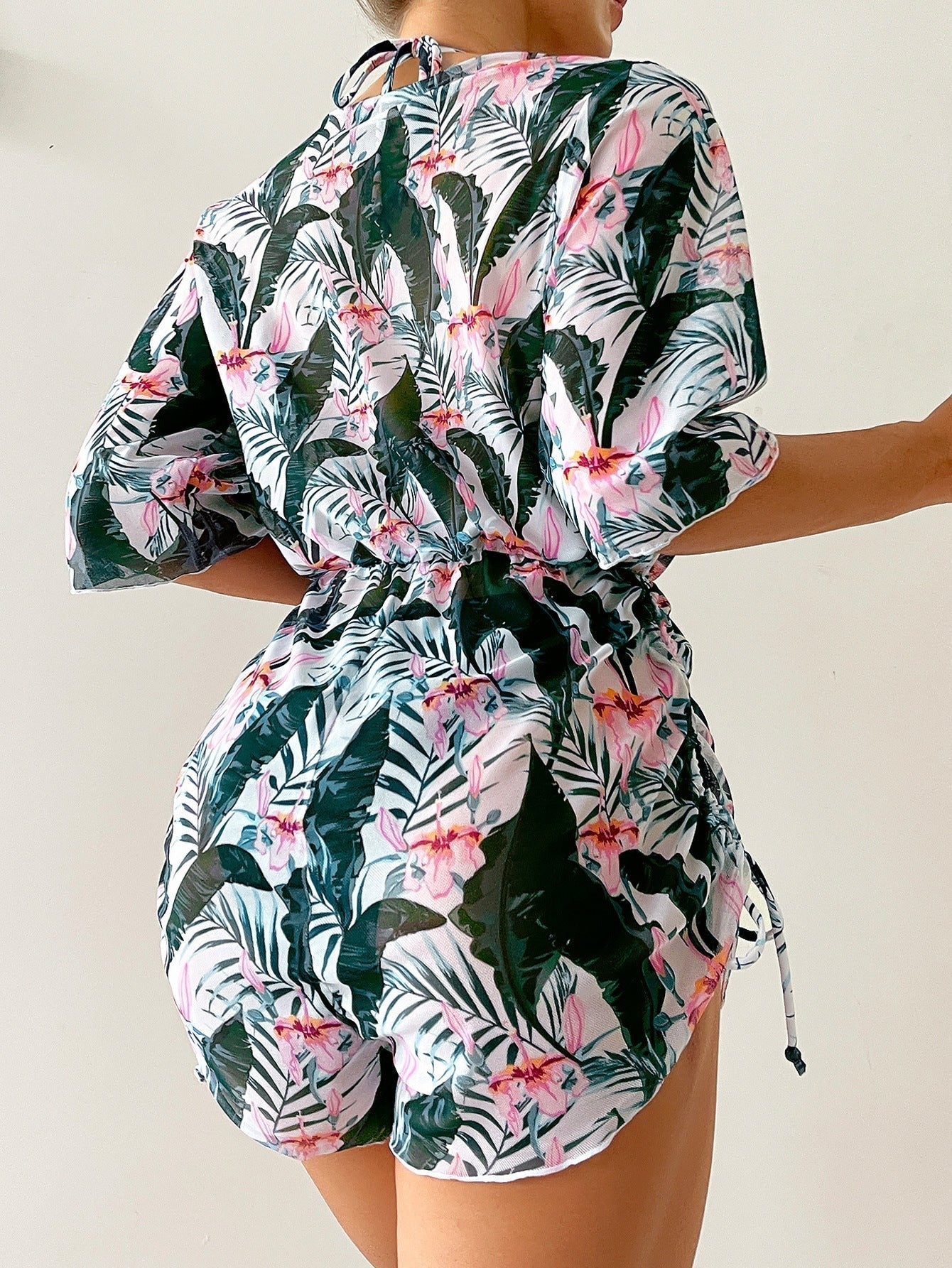Burq | Sexy driedelige bikini met tropisch patroon in zwart en wit