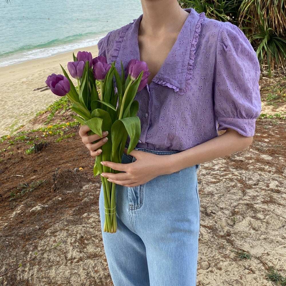 Burq | Stijlvolle hemdblouse met holle bloemkant en korte mouwen en pofmouwen