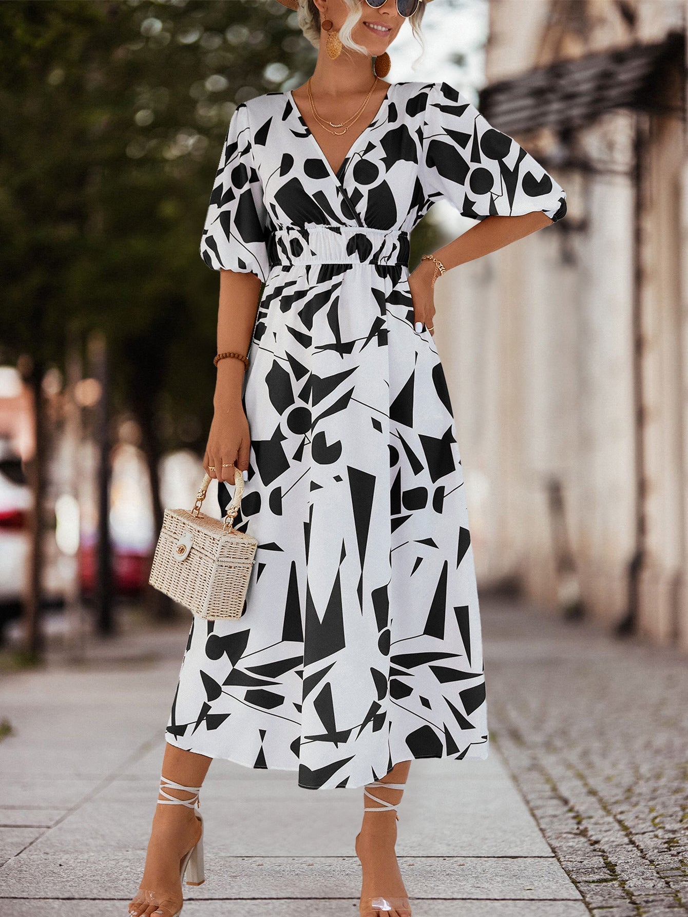 Burq | Tijdloze damesmode met V-hals en pofmouwen