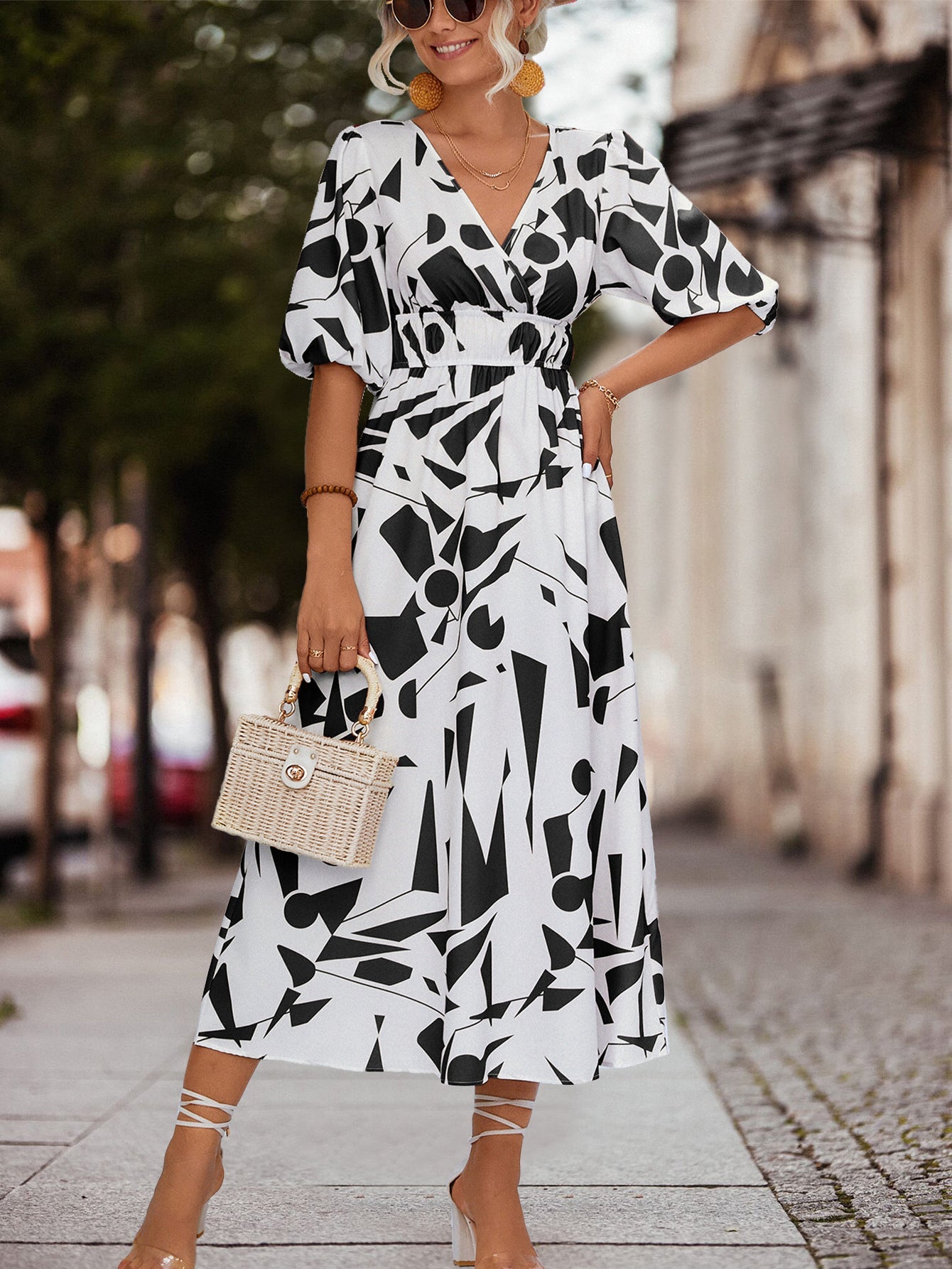 Burq | Tijdloze damesmode met V-hals en pofmouwen