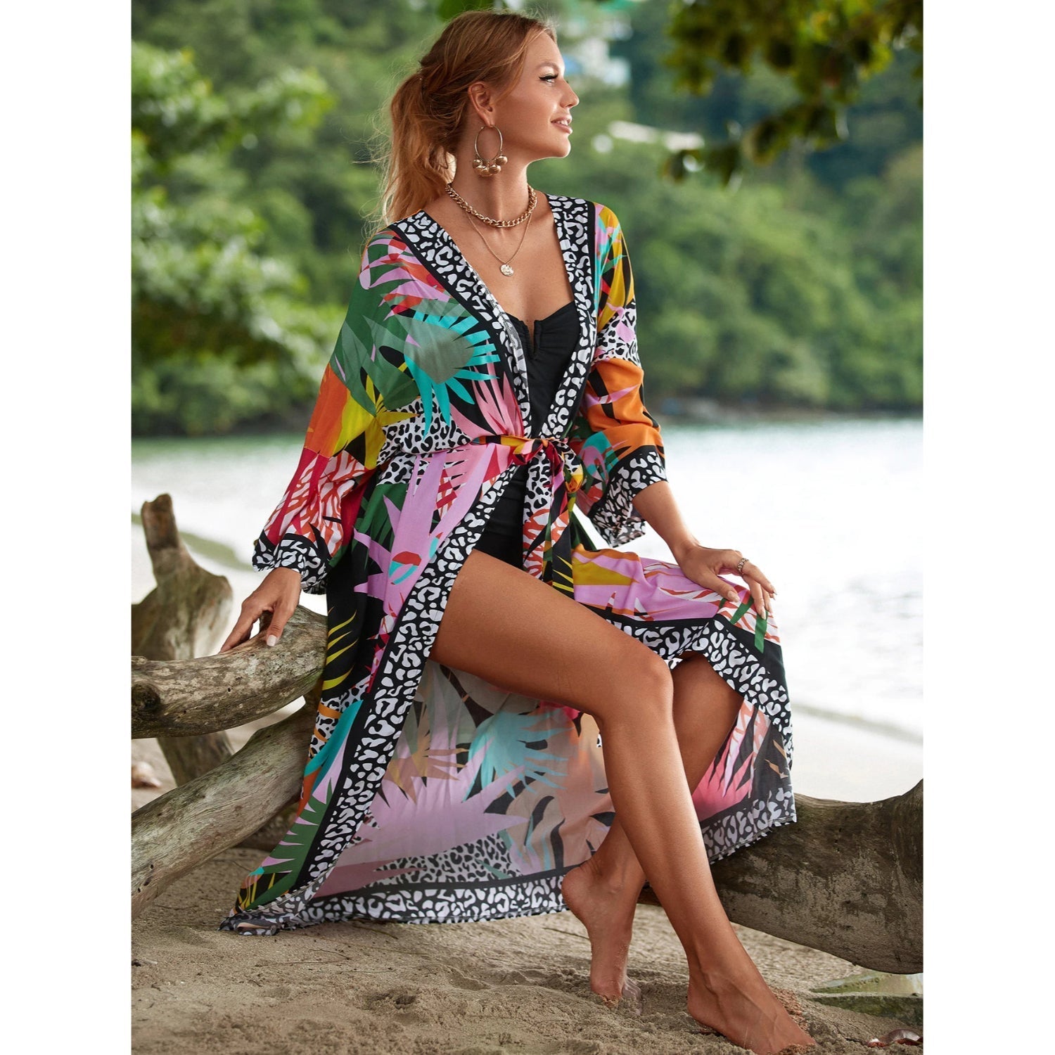 Burq | Zwarte chiffon kimono met print en V-halslijn