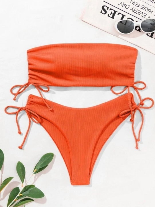 Burq | Zwemkleding Geribbelde bikiniset Bandeautop met koord aan de zijkant & zwembroekje met bandjes aan de zijkanten